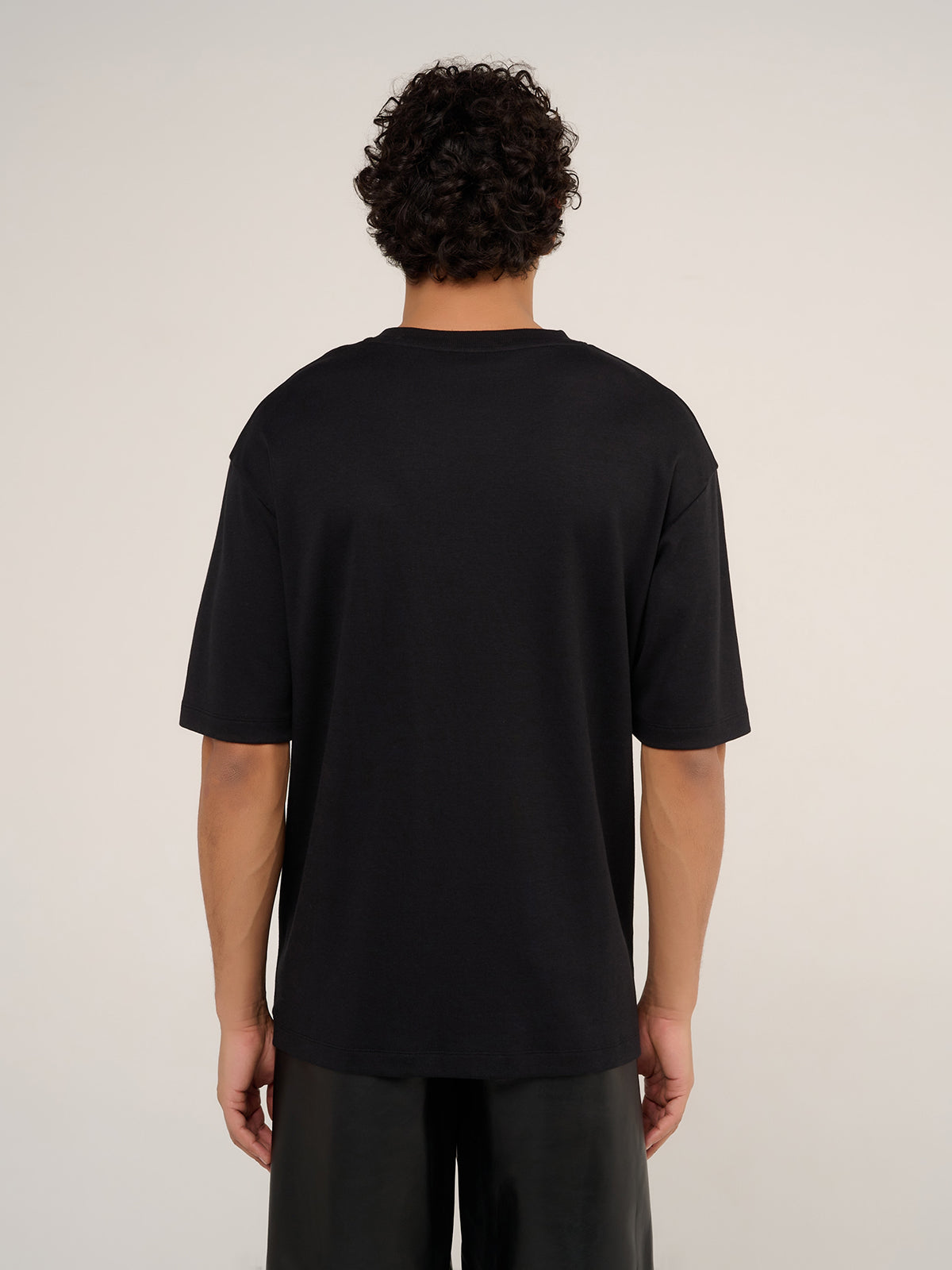 LE T-SHIRT OVERPLEASURE PAR AMOUR - UNEXPLORED BLACK